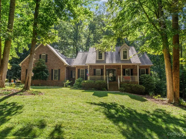 120 Sweetbriar Ln, Mooresville, NC 28115