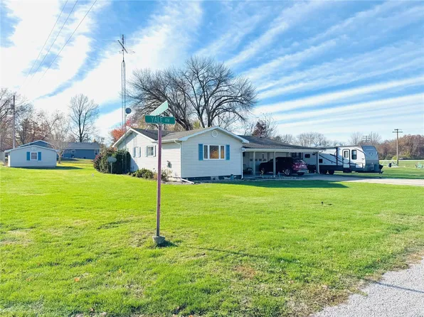722 Yale Ave, Hillsboro, IL 62049