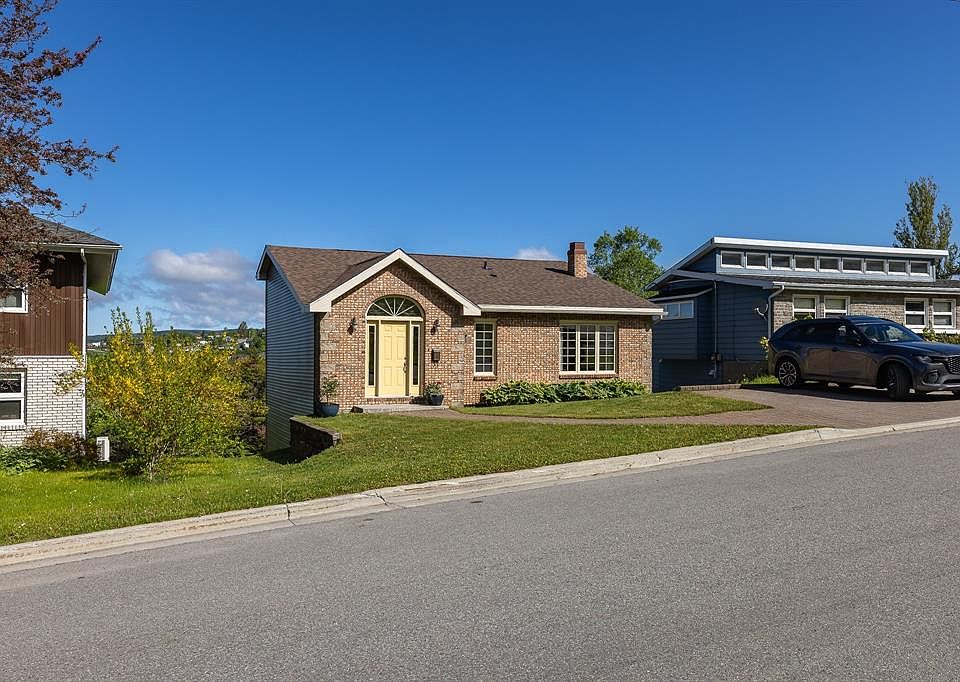 1st image of 41 Raymond Heights