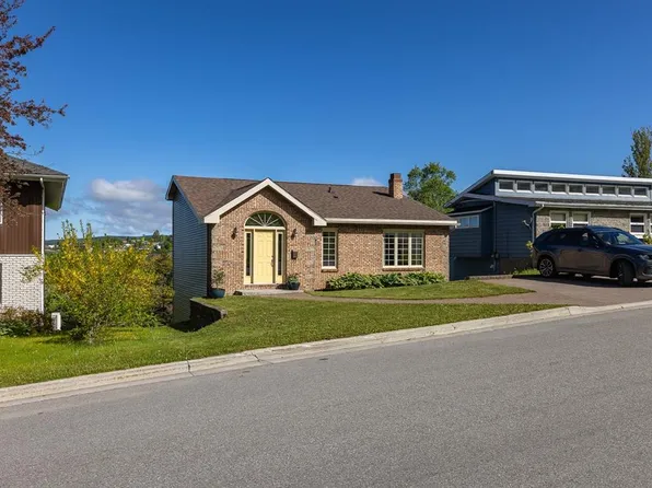 41 Raymond Heights, Corner Brook, NL A2H2S2