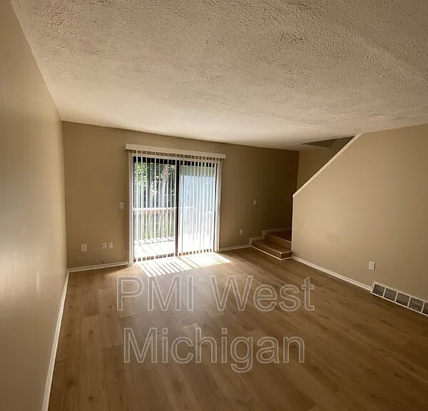 6081 In The Pines Dr SE — Photo 8