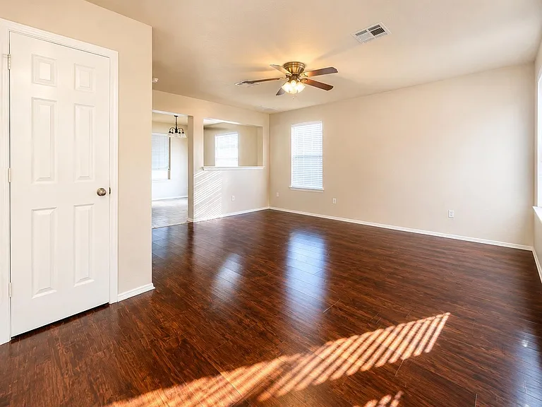 710 Alamo Plaza Dr — Photo 2