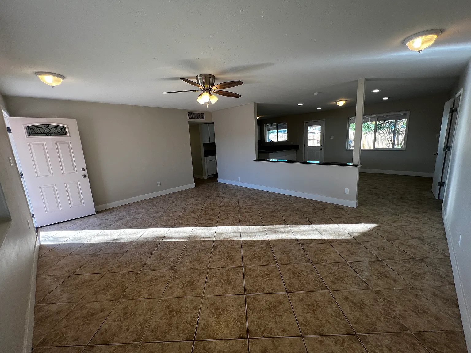4906 W Osborn Rd — Photo 2