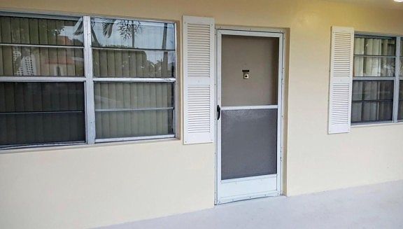 4th image of 3915 S Flagler Dr APT 120