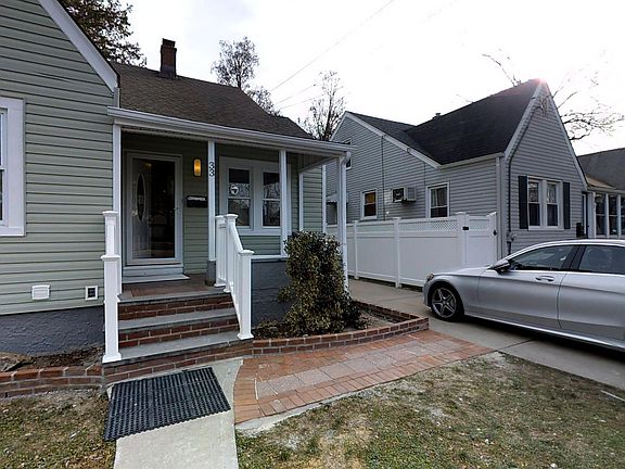 2nd image of 33 Searing St