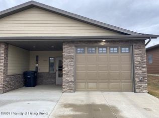 2237 2nd St W, Dickinson, ND 58601