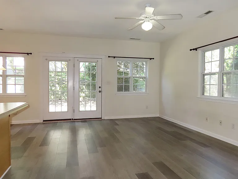 245 Plaza Dr #E — Photo 2