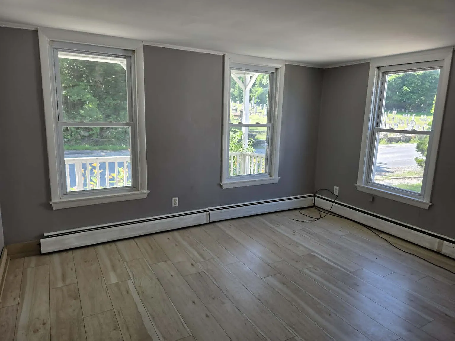 96 Maple St — Photo 2