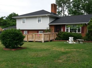 1108 Covington Rd, Colonial Heights, VA 23834