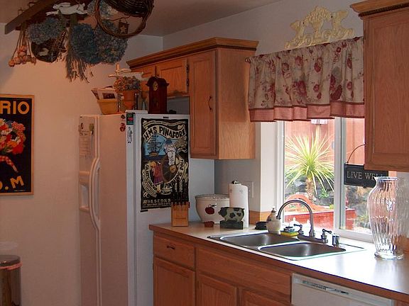 3rd image of 1309 185th St E