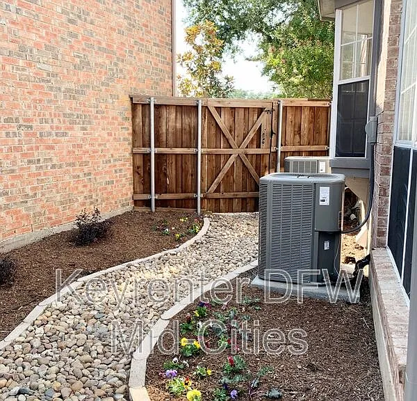 8702 Saddlehorn Dr — Photo 20