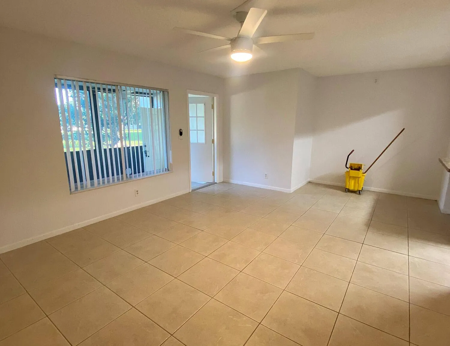 2 bed, 1.0 bath, 991 sqft, $1,900 — Photo 3