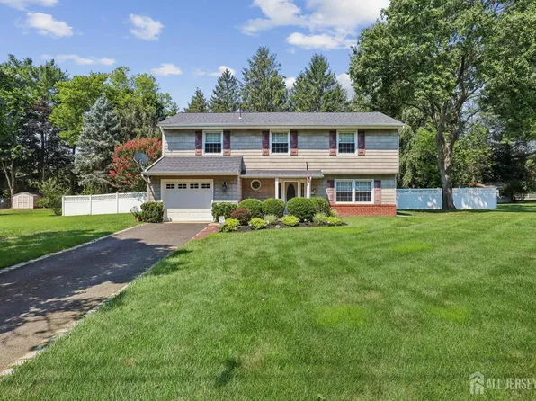6 Murfield Dr, Lincroft, NJ 07738