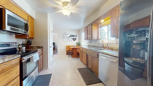 Kitchen towards dining room (from previous listing)