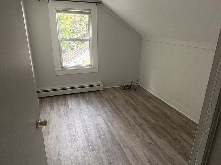 111 Cliff St — Photo 6
