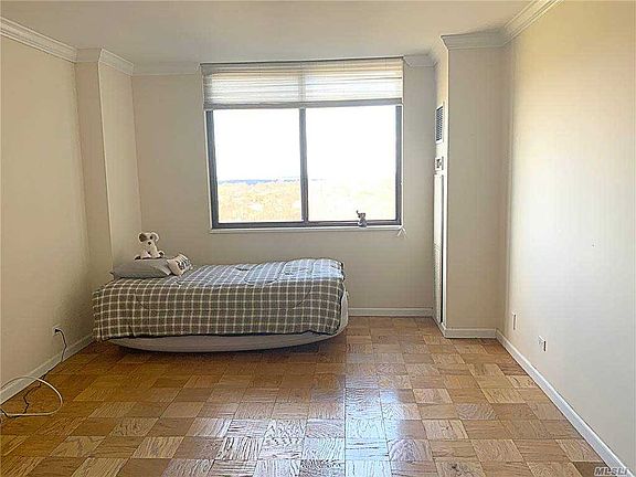 5th image of 26910 Grand Central Pkwy APT 10T