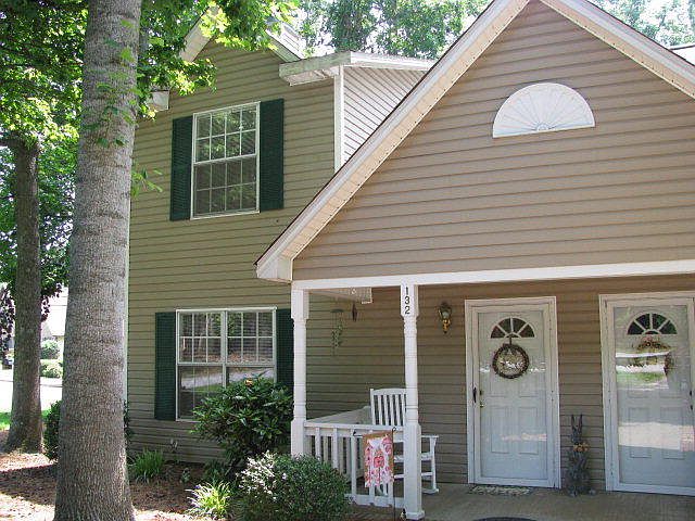 1st image of 132 Abbey Ct