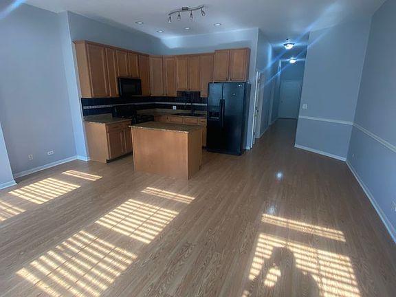 5th image of 3201-03 S Racine Ave #3201-1F