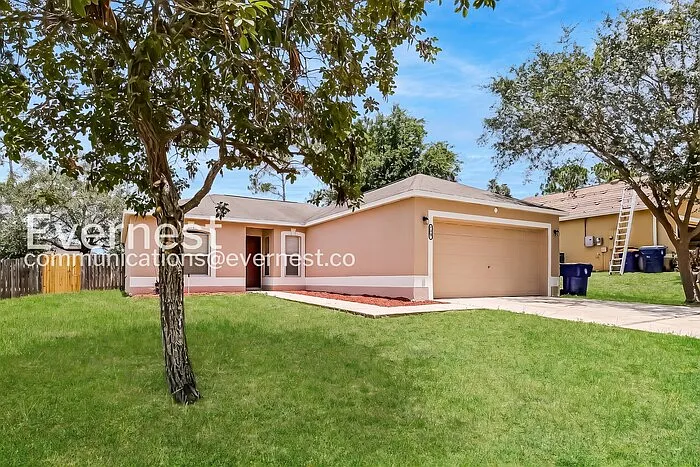 3 bed, 2.0 bath, 1264 sqft, $2,296 — Photo 3