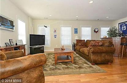 5th image of 153 Norwich Ln