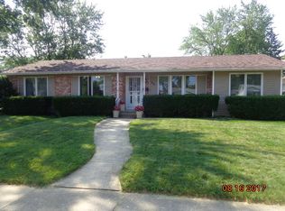 99 Clearmont Dr, Elk Grove Village, IL 60007