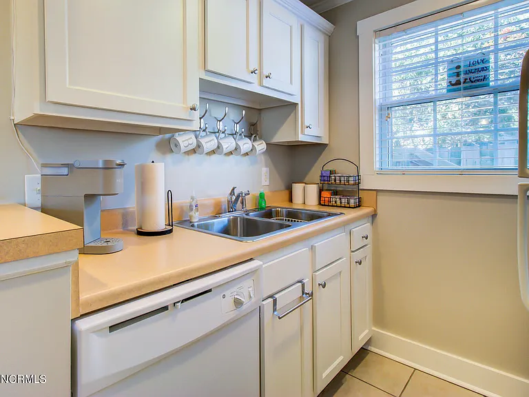 205 Florence Ave #4 — Photo 15