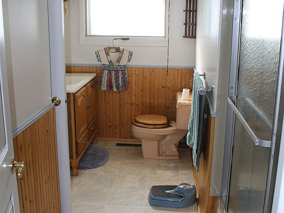 Main Floor Full Bath