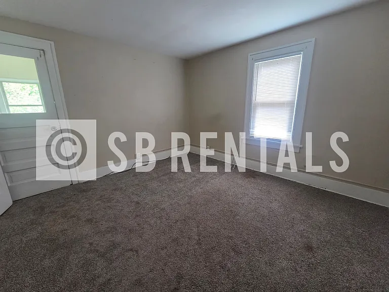 633 E Indiana Ave — Photo 7