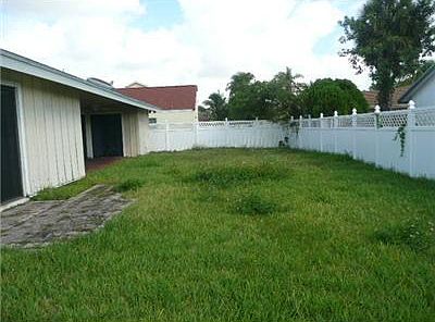 4th image of 4880 NW 73rd Ave