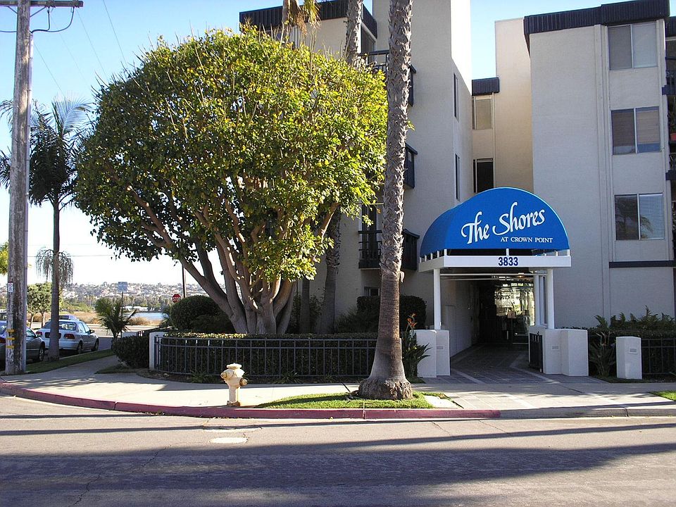 Front entrance. Corner of Lamont and Roosevelt. Bayfront building.