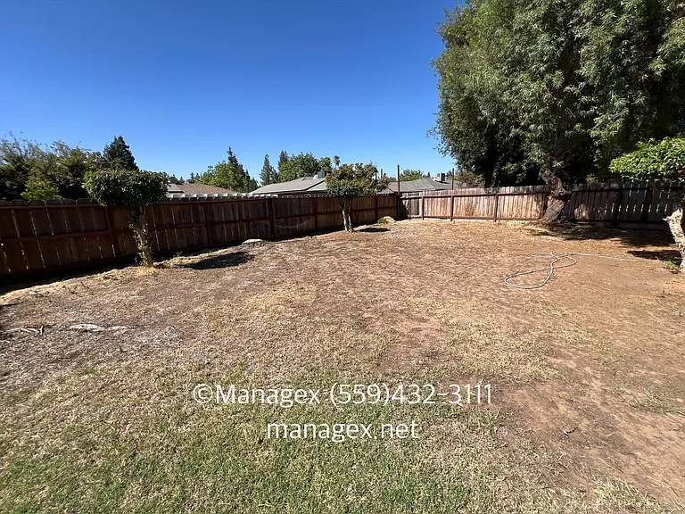 1272 W Dyer Ave — Photo 14