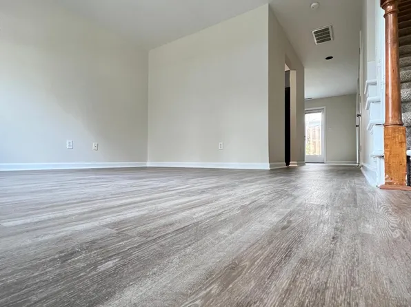 105 Old Cooper Sq #3, Chapel Hill, NC 27517