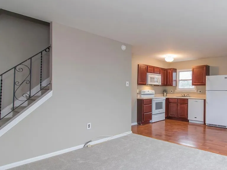 276 Colwyn Ter #1 — Photo 5