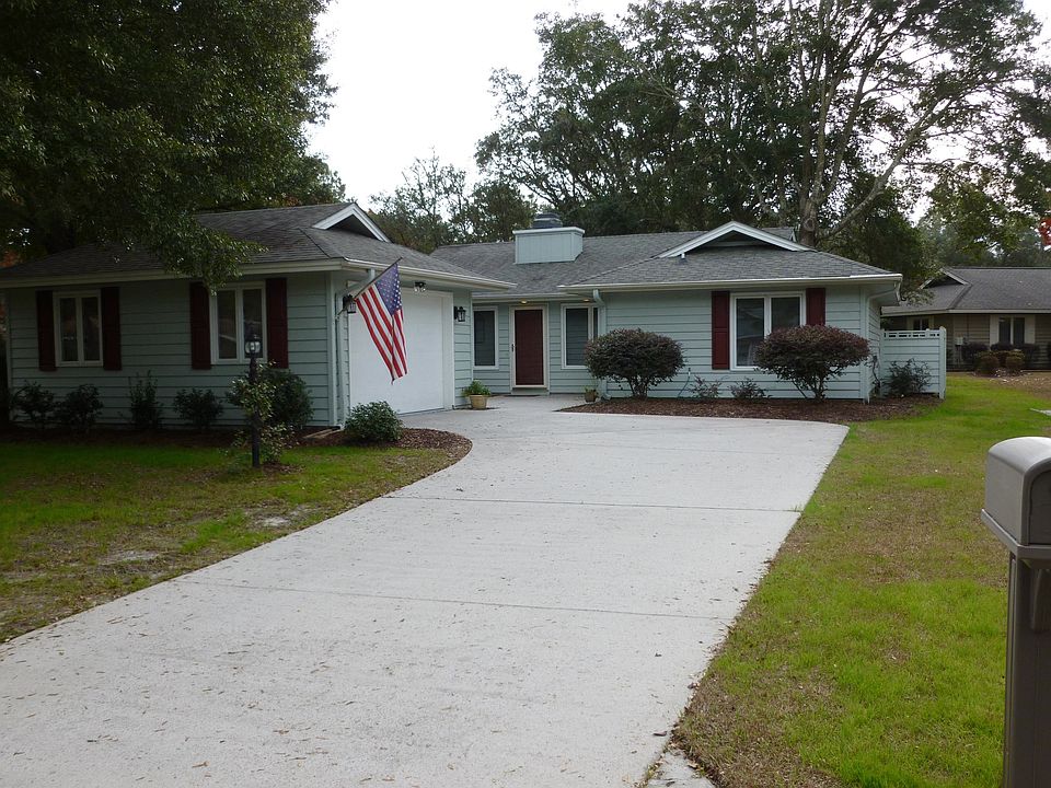 1st image of 684 Fairway Dr E