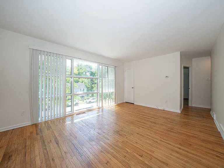 35 Eastwood Rd — Photo 9