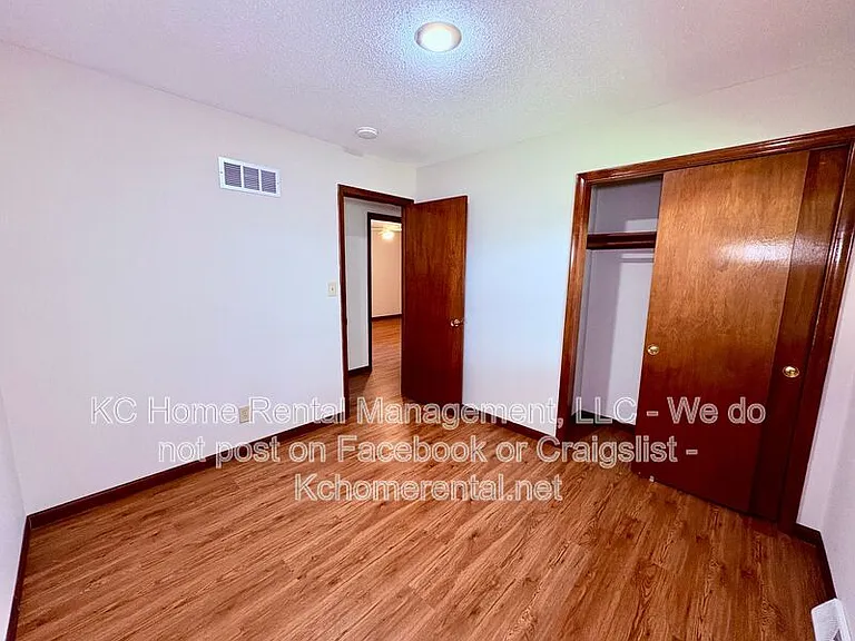 6012 Noland Rd — Photo 15
