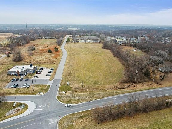 5th image of Meadowlark Ln