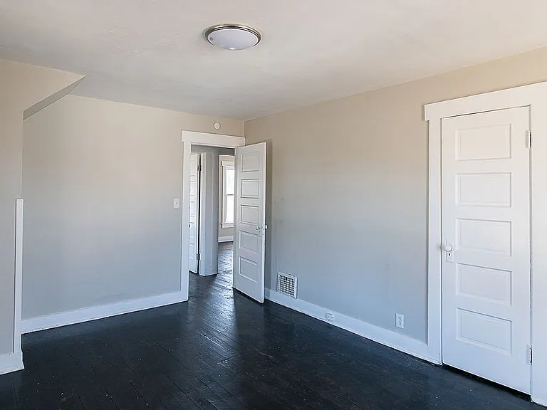 2141 Philadelphia Dr — Photo 33