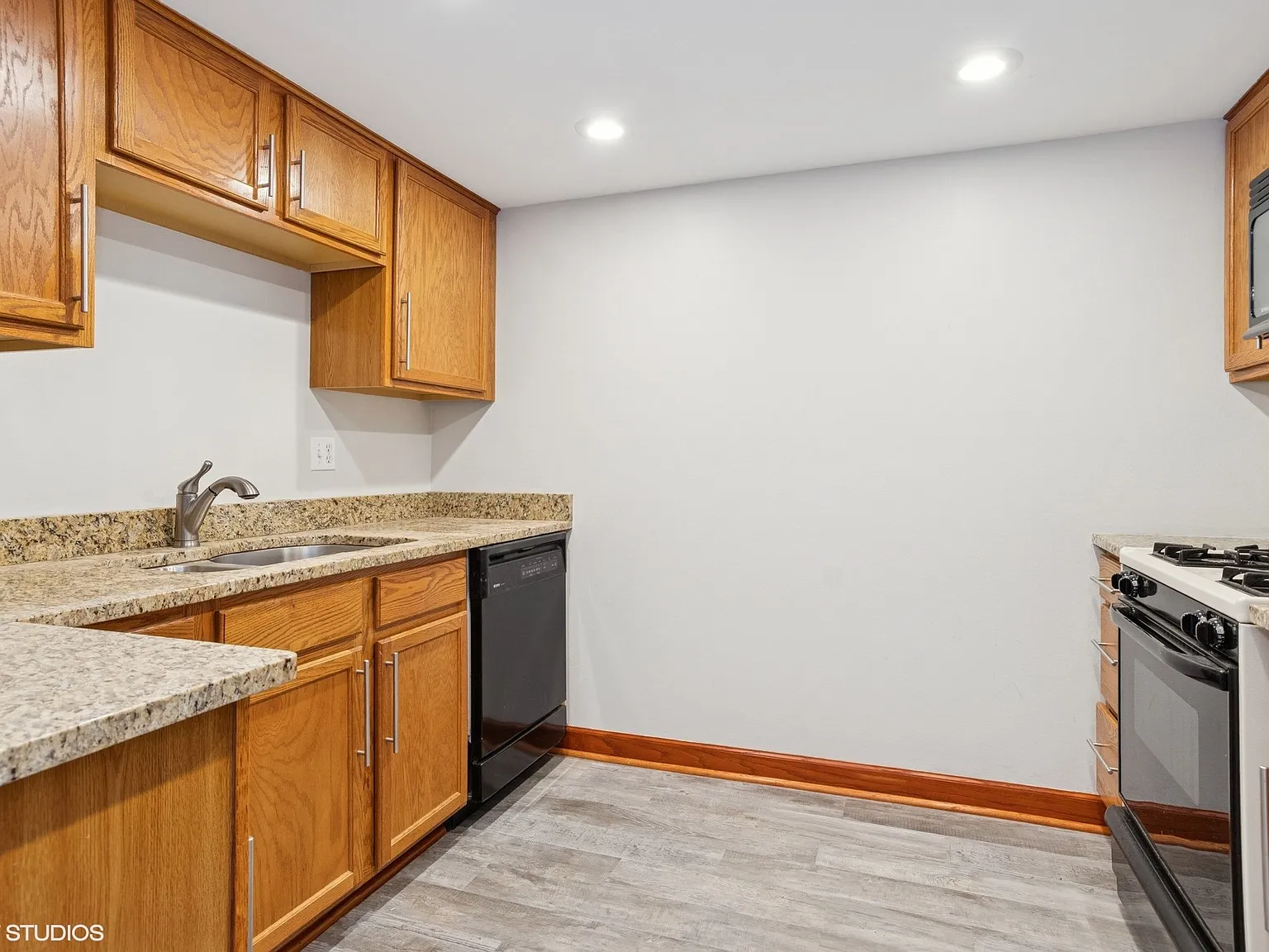 2 bed, 1.5 bath, 980 sqft, $1,800 — Photo 4