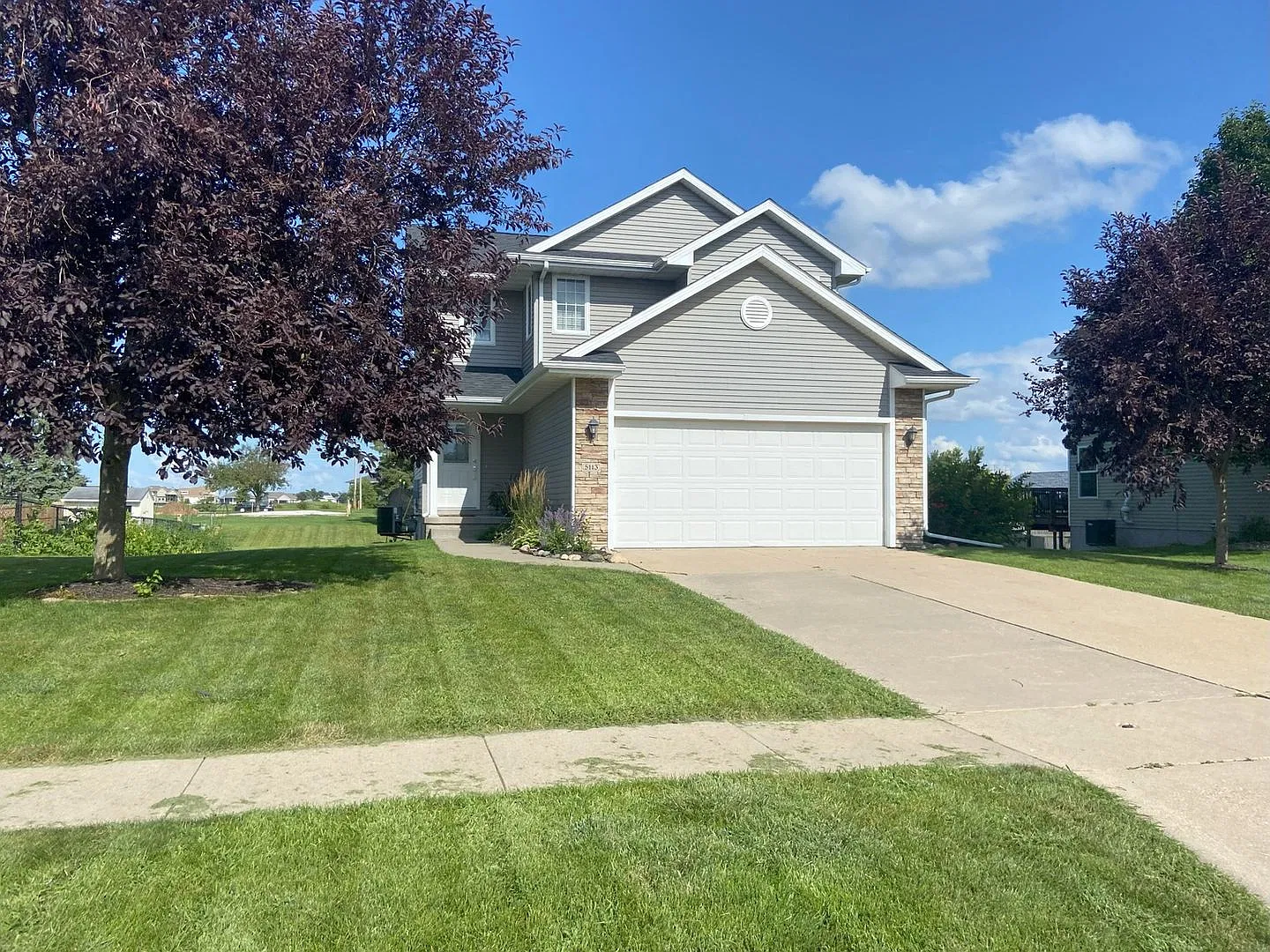 Spacious 4BR House in Ankeny — Photo 1