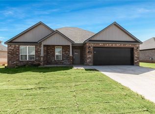 411 Linda Ln, Centerton, AR 72719