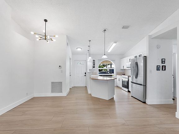 5th image of 6249 Foster Street