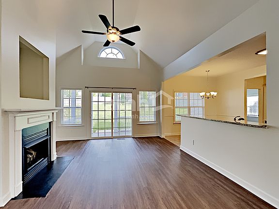 5th image of 563 Summit Way