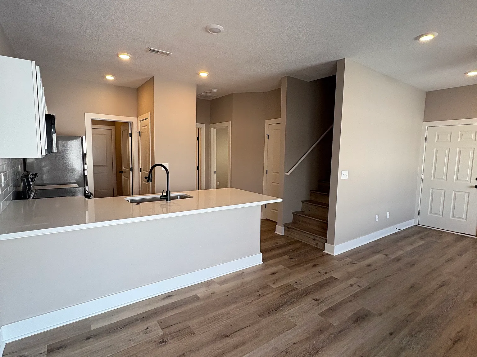 4 bed, 1451 sqft, $1,850 — Photo 2