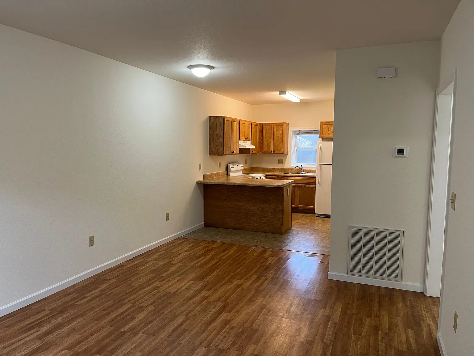2 bed, 750 sqft, $1,350 — Photo 2