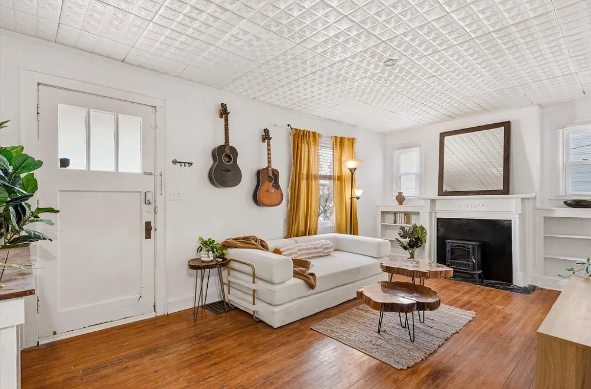 2 bed, 852 sqft, $2,400 — Photo 4