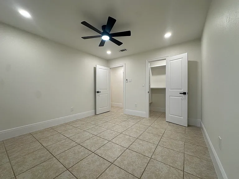 2723 Longwood Dr — Photo 29