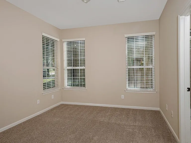 54 S Longsford Cir — Photo 20