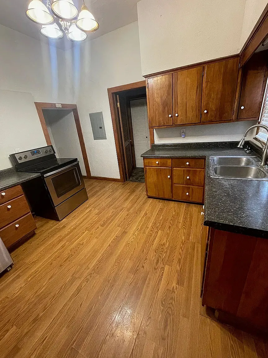 2 bed, 834 sqft, $900 — Photo 1