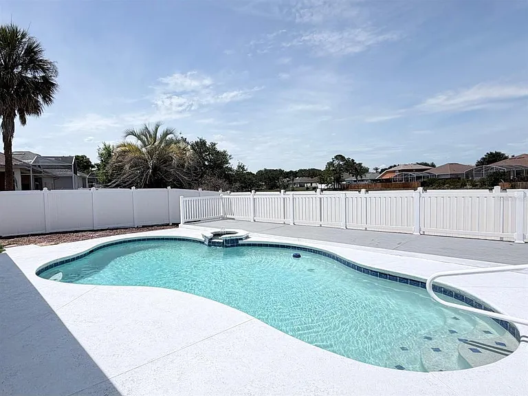 906 Berwick Dr — Photo 21